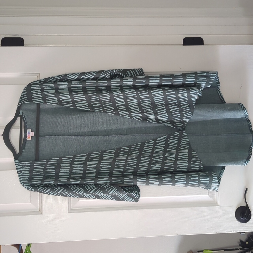 LuLaRoe Lindsay size small oversized kimono in teal and mint